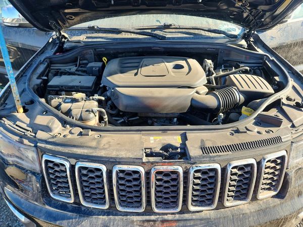 2022 JEEP CHEROKEE Limited, Limited X — Engine bay
