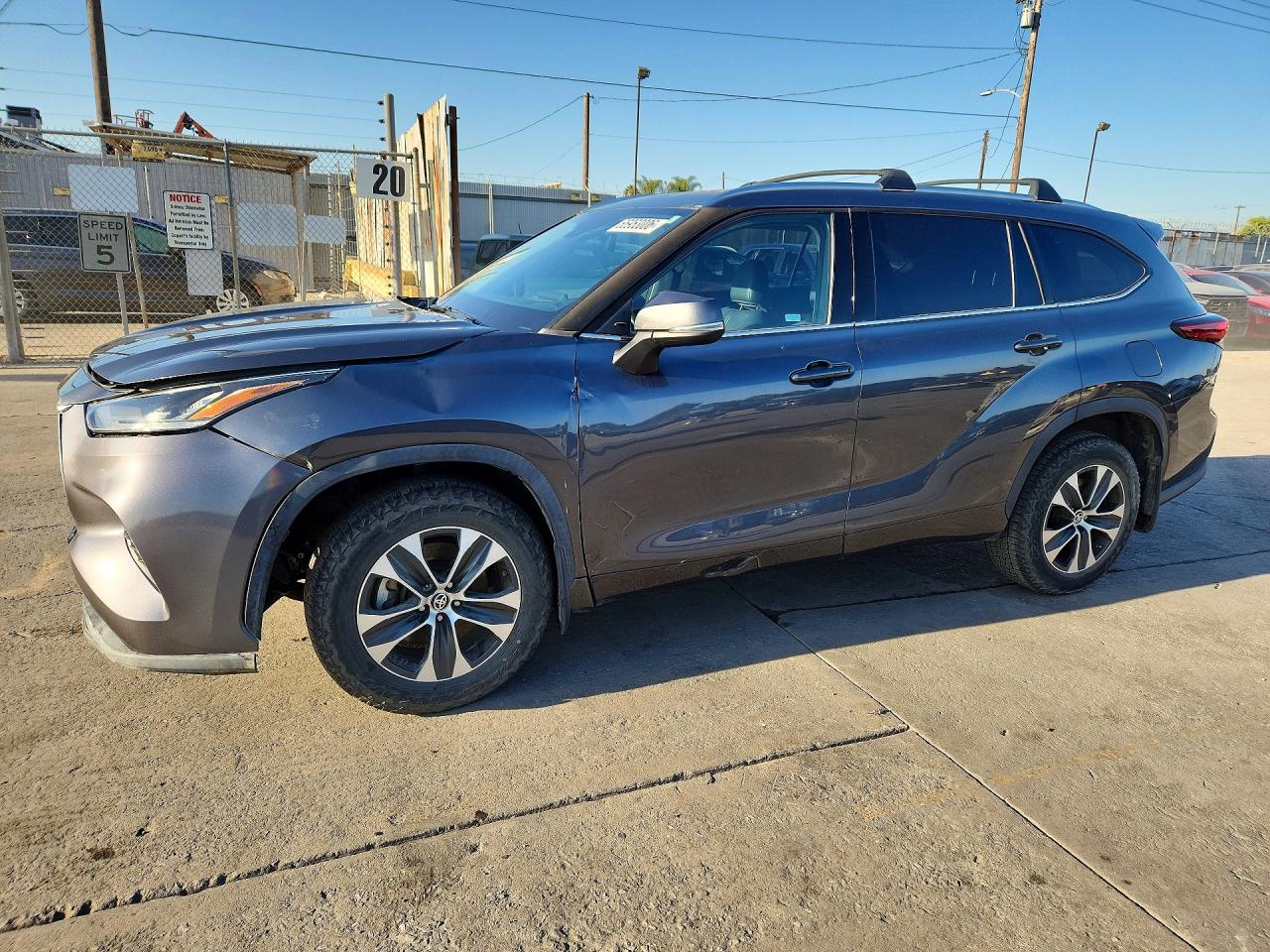 2020 TOYOTA HIGHLANDER XLE Nav