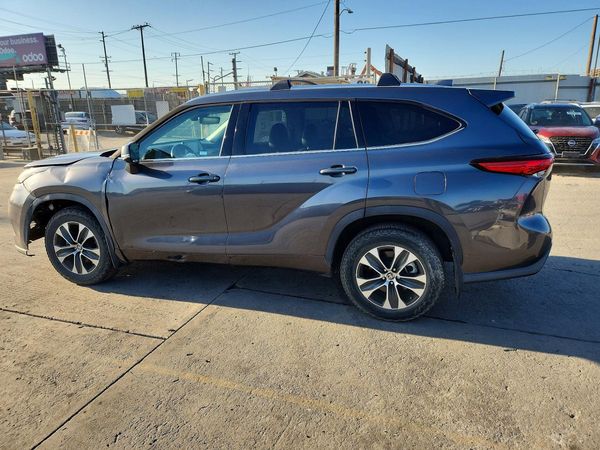 2020 TOYOTA HIGHLANDER XLE Nav