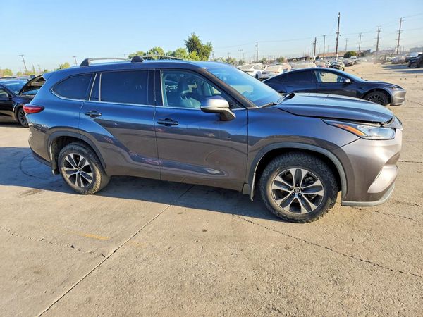 2020 TOYOTA HIGHLANDER XLE Nav