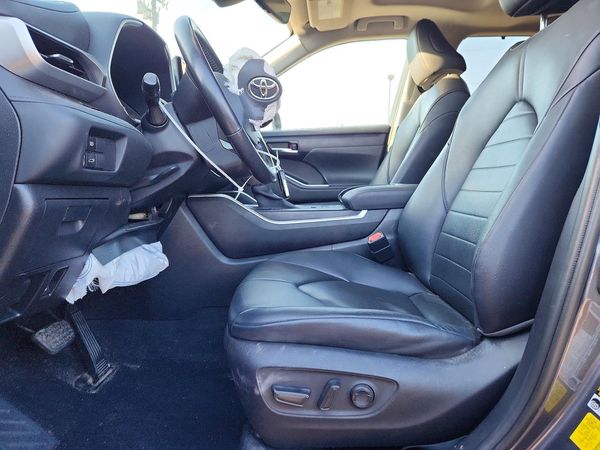 2020 TOYOTA HIGHLANDER XLE Nav