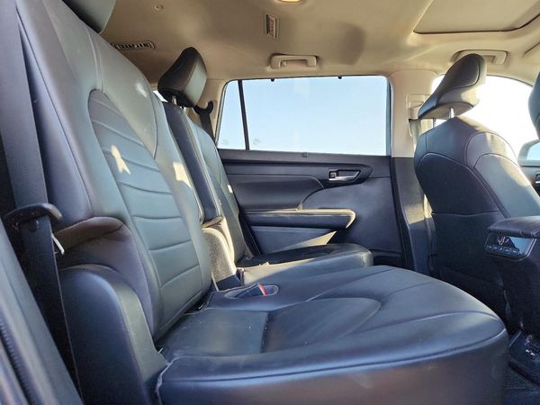 2020 TOYOTA HIGHLANDER XLE Nav