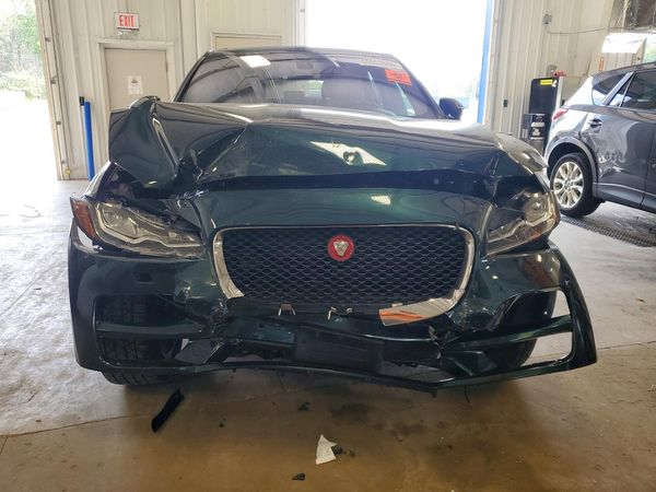 2017 JAGUAR F-PACE