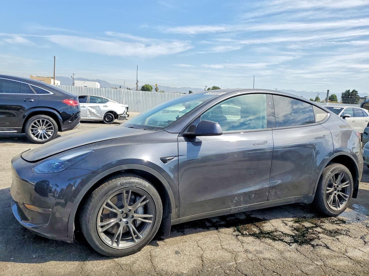 2025 TESLA MODEL Y — Front 3/4