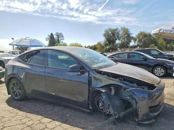 2025 TESLA MODEL Y — Passenger 3/4