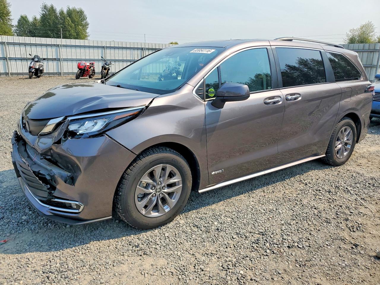 2021 TOYOTA SIENNA XLE