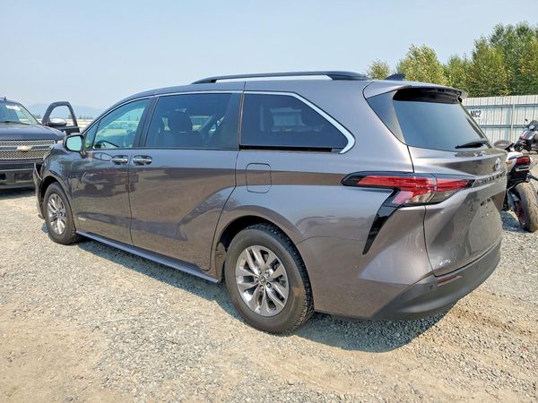 2021 TOYOTA SIENNA XLE
