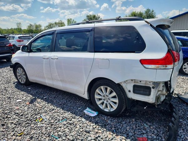 2014 TOYOTA SIENNA