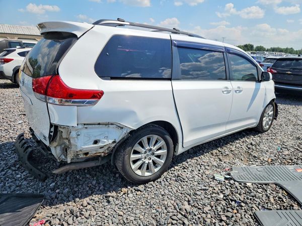 2014 TOYOTA SIENNA
