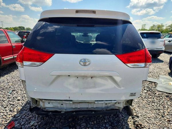 2014 TOYOTA SIENNA