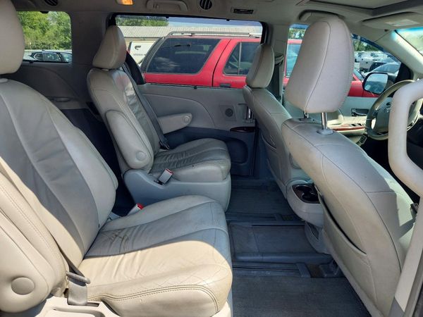 2014 TOYOTA SIENNA