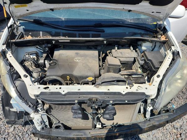 2014 TOYOTA SIENNA