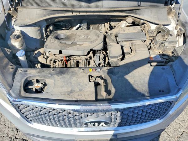 2016 KIA SORENTO L / LX