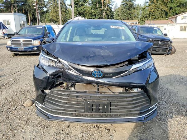 2023 TOYOTA SIENNA
