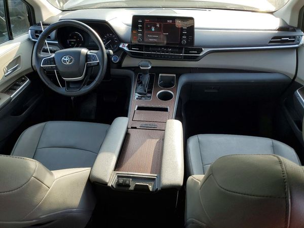2023 TOYOTA SIENNA