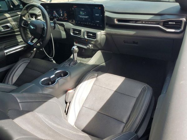 2025 FORD MUSTANG