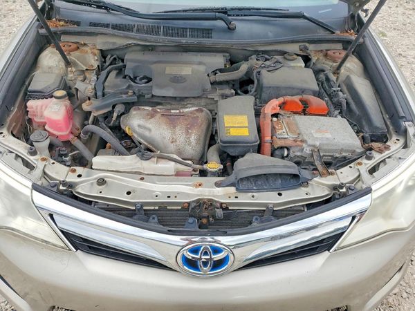 2014 TOYOTA CAMRY SOLA Hybrid — Engine bay