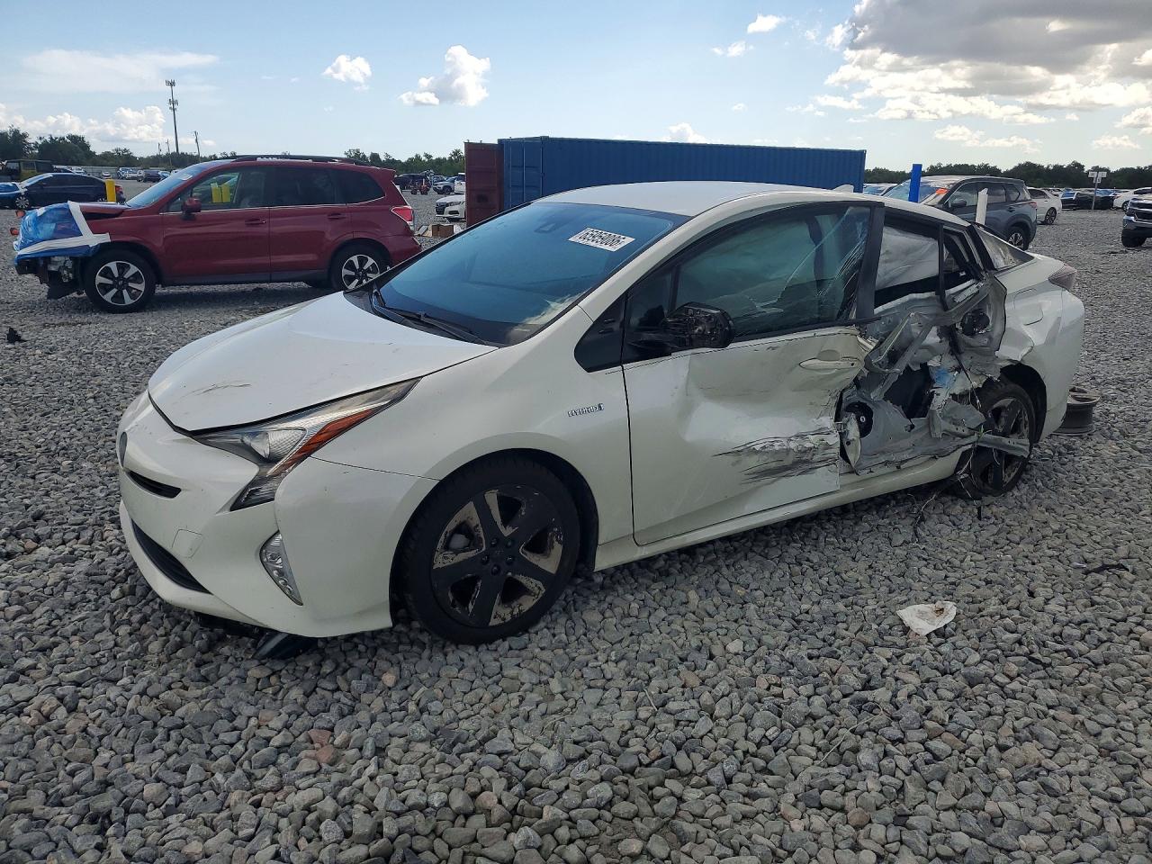 2016 TOYOTA PRIUS