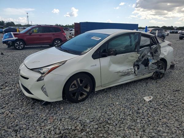 2016 TOYOTA PRIUS