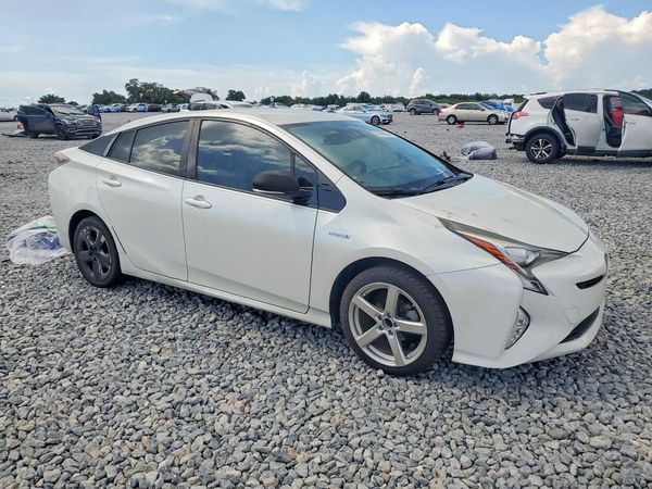 2016 TOYOTA PRIUS