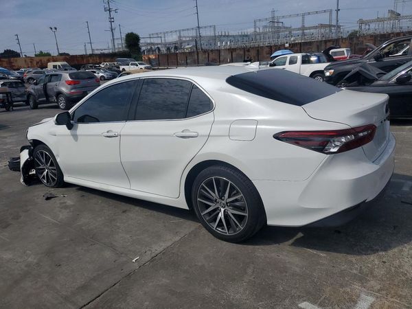 2022 TOYOTA CAMRY XLE