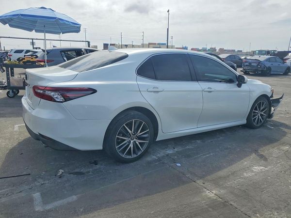 2022 TOYOTA CAMRY XLE