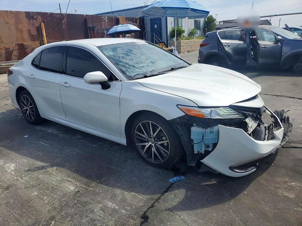 2022 TOYOTA CAMRY XLE