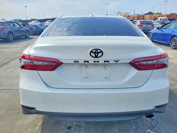 2022 TOYOTA CAMRY XLE