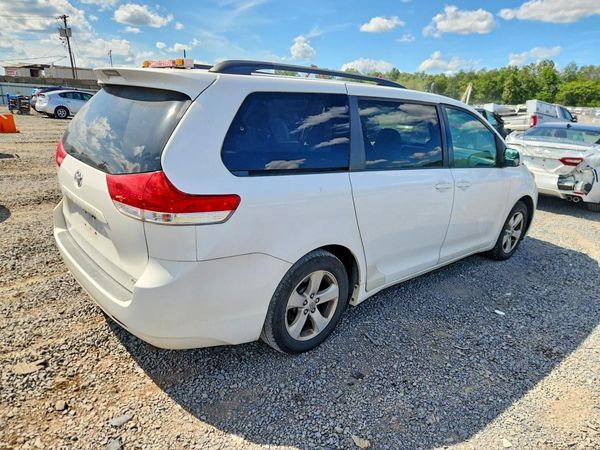 2014 TOYOTA SIENNA