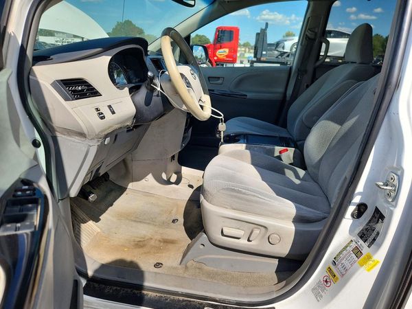 2014 TOYOTA SIENNA