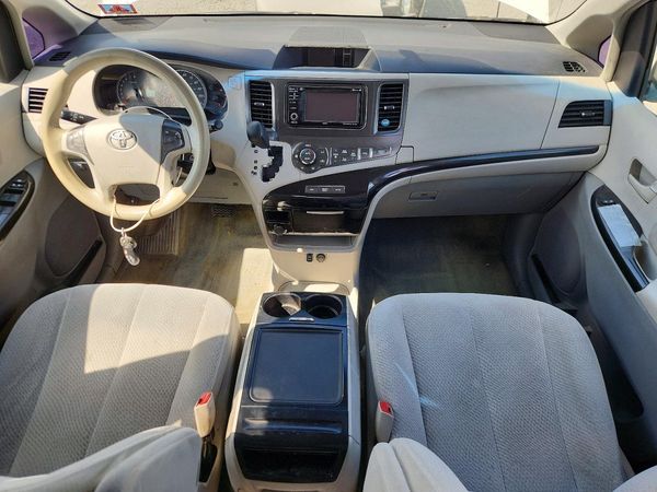 2014 TOYOTA SIENNA