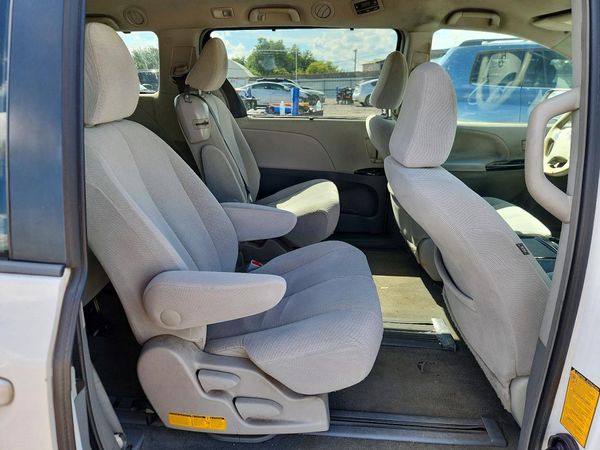 2014 TOYOTA SIENNA