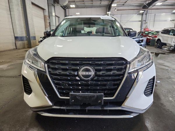 2024 NISSAN KICKS