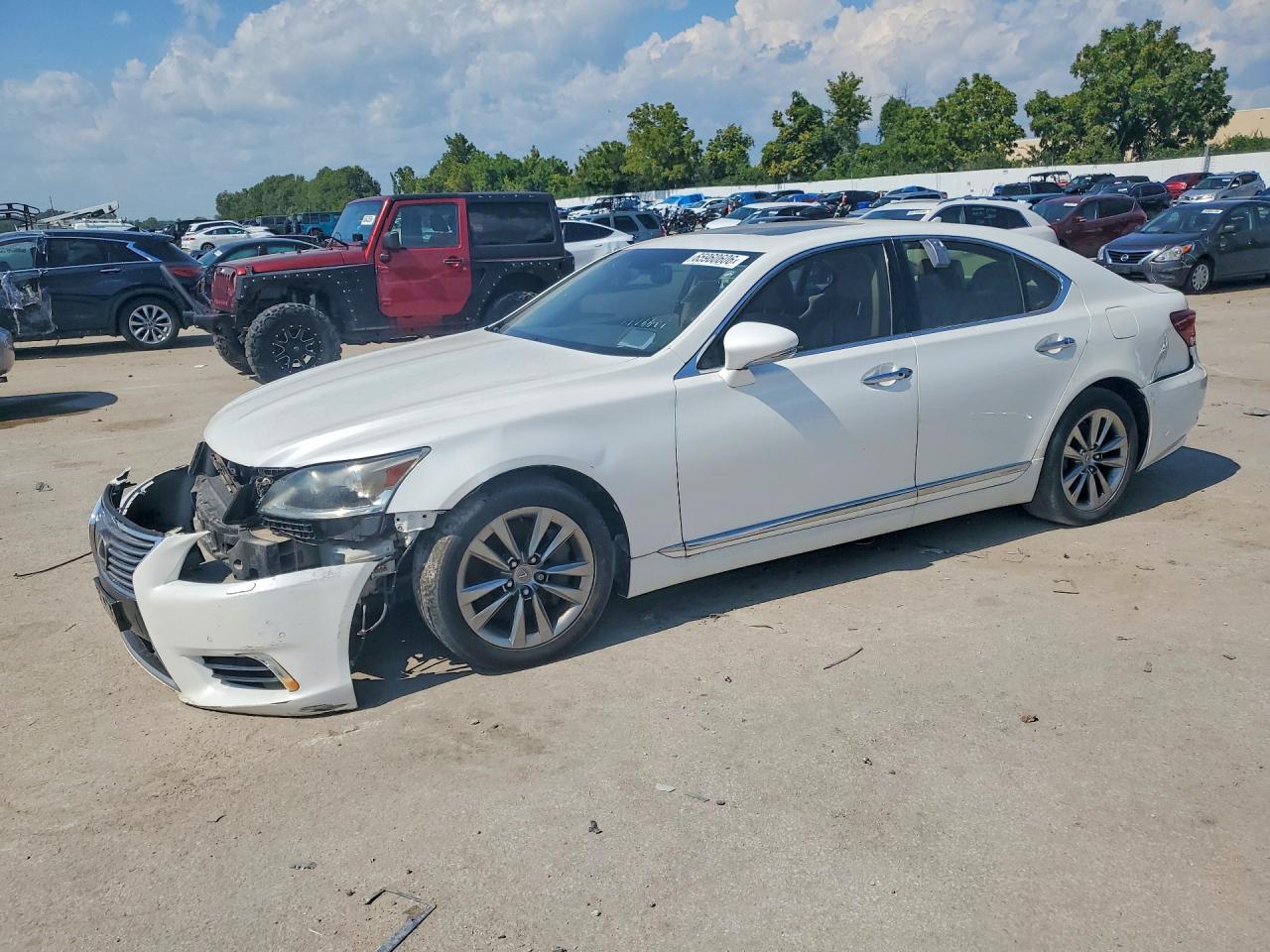 2013 LEXUS LS460 460 — Front 3/4