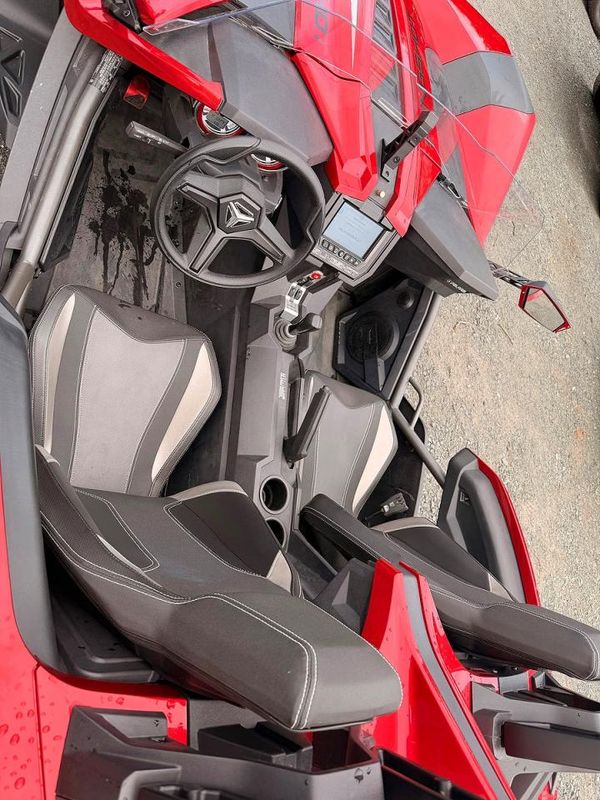 2018 POLARIS SLINGSHOT Open Cab