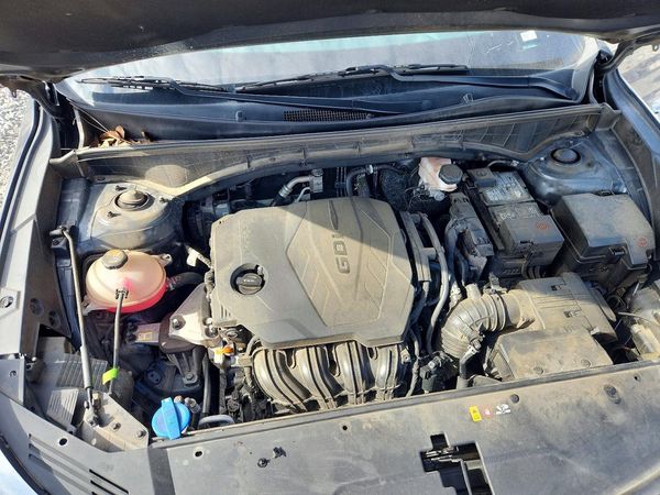 2022 KIA SORENTO LX — Engine bay
