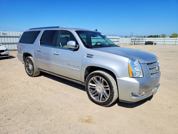 2013 CADILLAC ESCALADE ESV Premium — Passenger 3/4