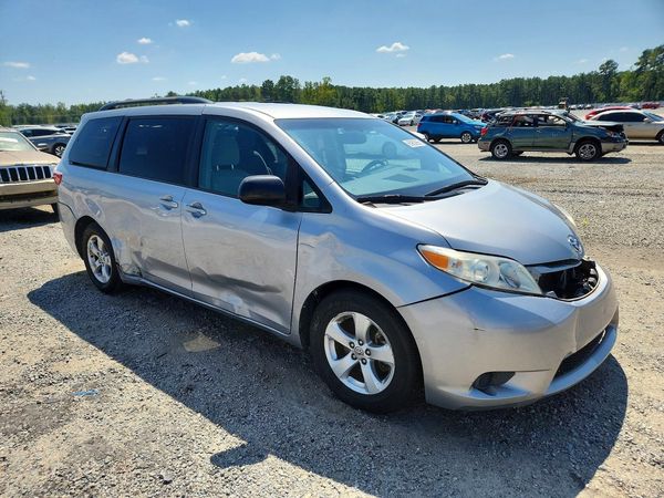 2017 TOYOTA SIENNA LE Mobility/LE