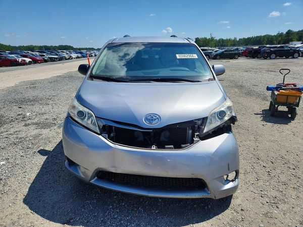 2017 TOYOTA SIENNA LE Mobility/LE