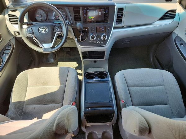 2017 TOYOTA SIENNA LE Mobility/LE