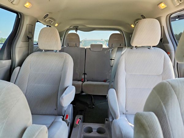 2017 TOYOTA SIENNA LE Mobility/LE