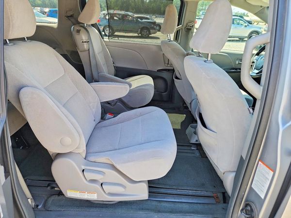 2017 TOYOTA SIENNA LE Mobility/LE