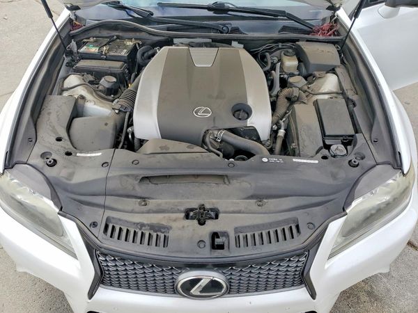 2015 LEXUS GS — Engine bay