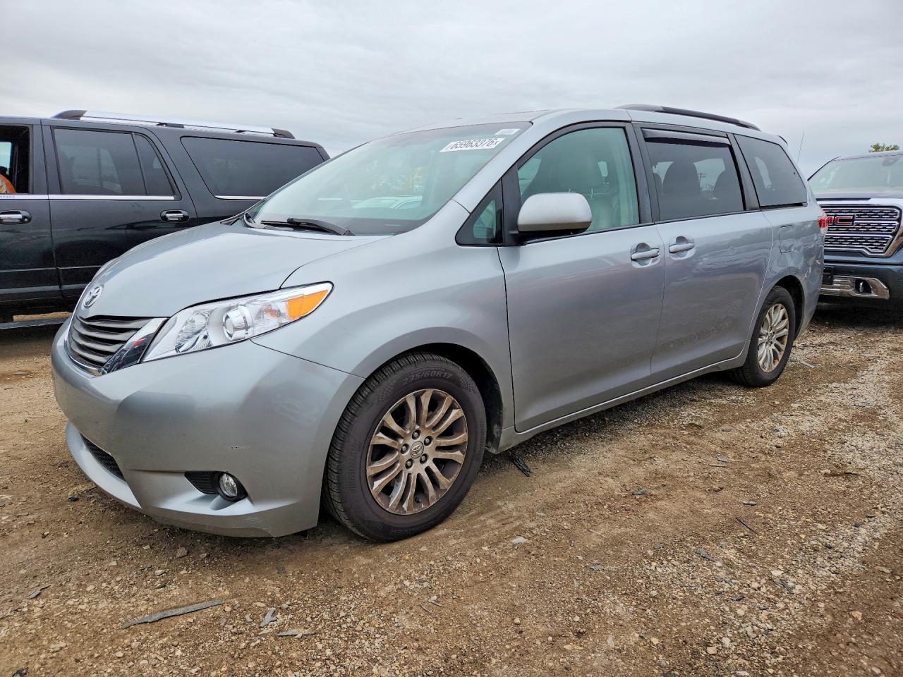 2014 TOYOTA SIENNA
