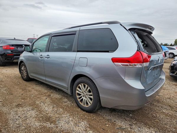 2014 TOYOTA SIENNA