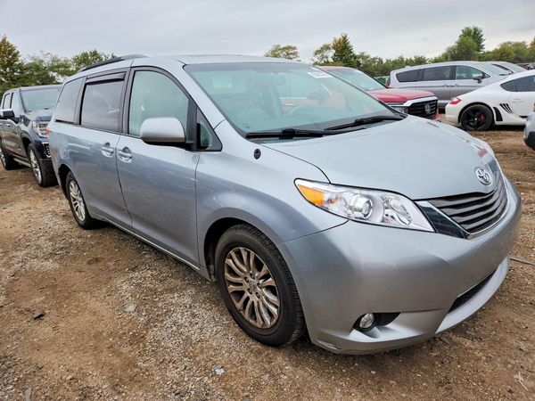 2014 TOYOTA SIENNA