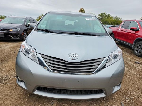 2014 TOYOTA SIENNA