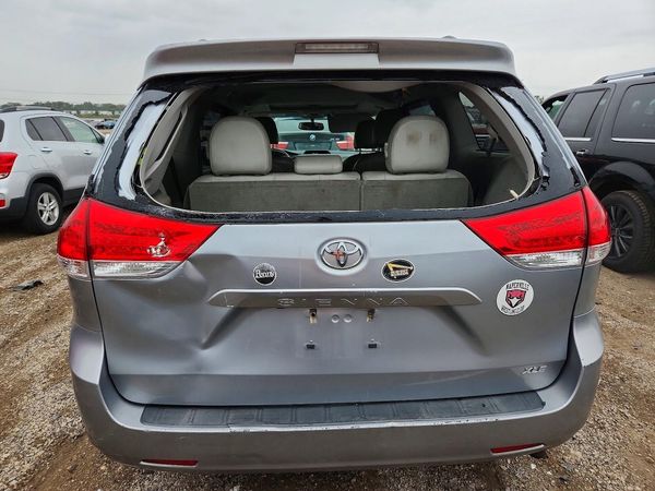 2014 TOYOTA SIENNA