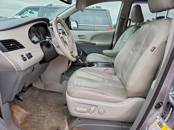2014 TOYOTA SIENNA