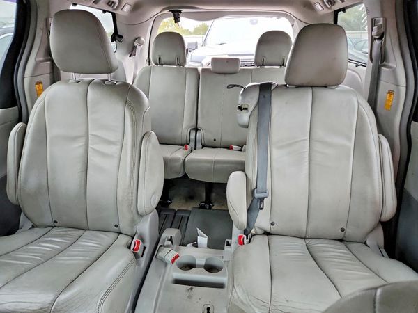2014 TOYOTA SIENNA